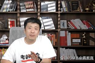 韩国12分钟吃2张黄牌！金玟哉战术犯规，马宁向他出示黄牌